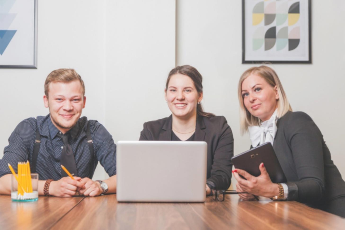 Environnement de travail professionnel en analyse financière